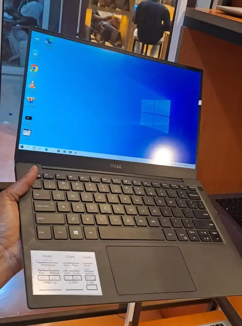 Brand  Dell Xps 13 7390  Processor  Core I7 10Th Generation    Ram  16Gb   Storage 256Gb   3Hrs