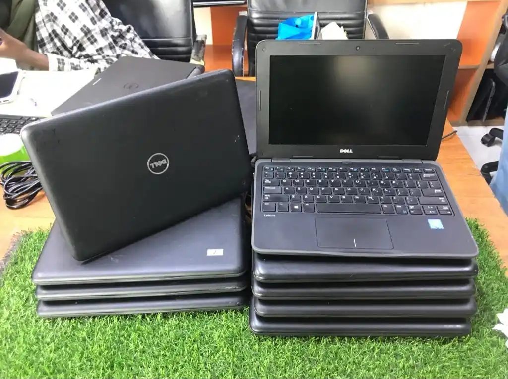 Dell Latitude 3190 Intel Ram 4Gb Ssd 128Gb Speed 1.10Ghz Inch 11.6' ,3Hrs Charge