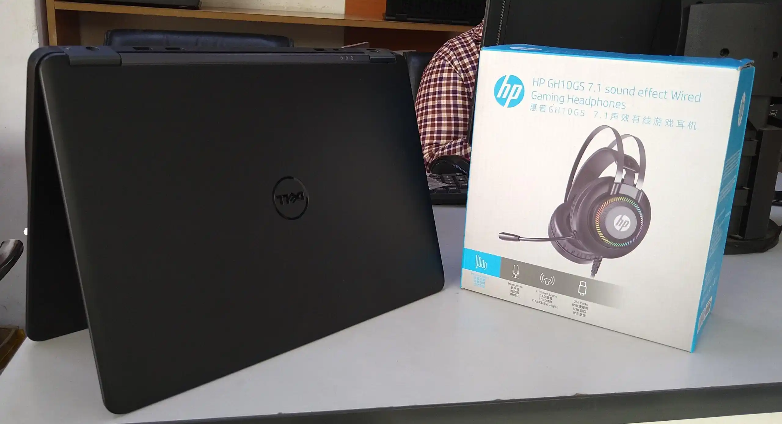Dell 7450 Core I7 Ram 4Gb Hdd 500Gb Na Hp Headphones Ina Microphone, Voice And Usb Port.