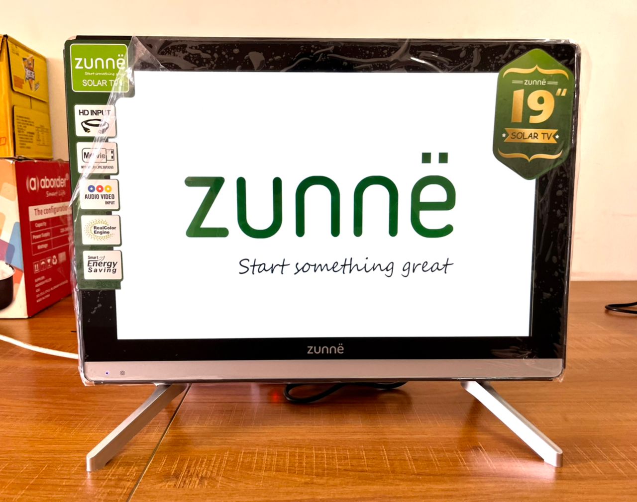 Zunne 19 (Zunne Inch 19)  Zunne Solar Tv Zh 1902