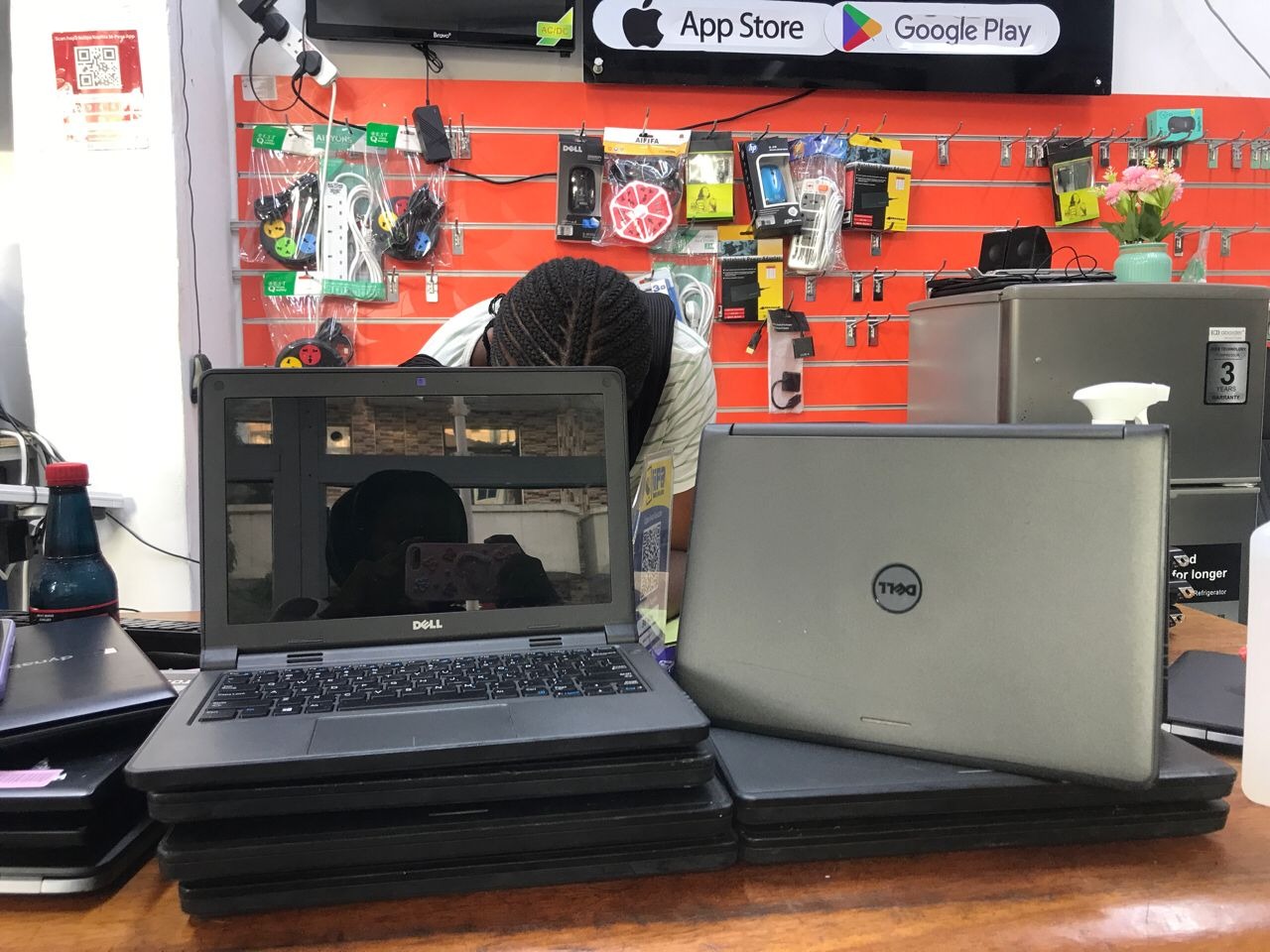 Dell Latitude 3150 Intel Ram4Gb Disk 500 Touch Screen Inch 12' Speed(Cpu) 1.80Ghz Battery 3Hours Charge. 