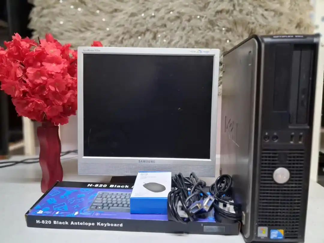 Dell Co2Duo Ram 4Gb Hdd  500Gb Kioo Inch 17 Full Set