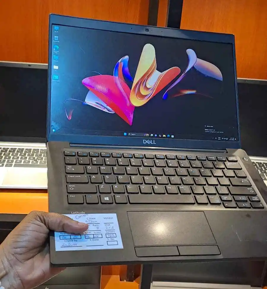   Dell 7380  Processor Core I5 6Th Generation    Memory 8Gb Ram   Storage  256Gb