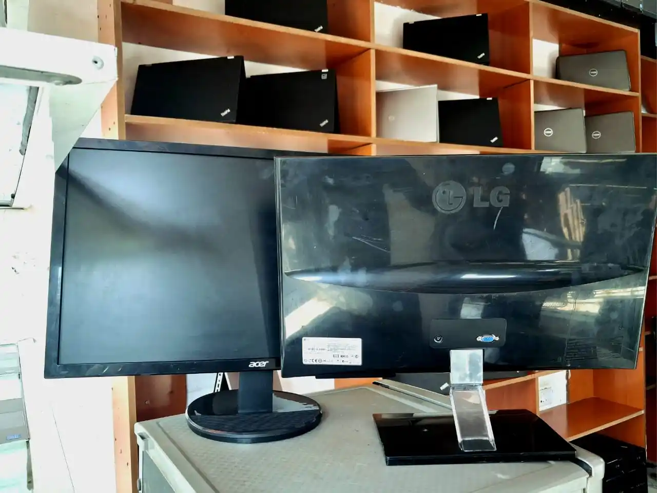 Monitor Inch 22  Accer Lg Samsun  Noc Asus Nk Zina Port Dvi Na Vga