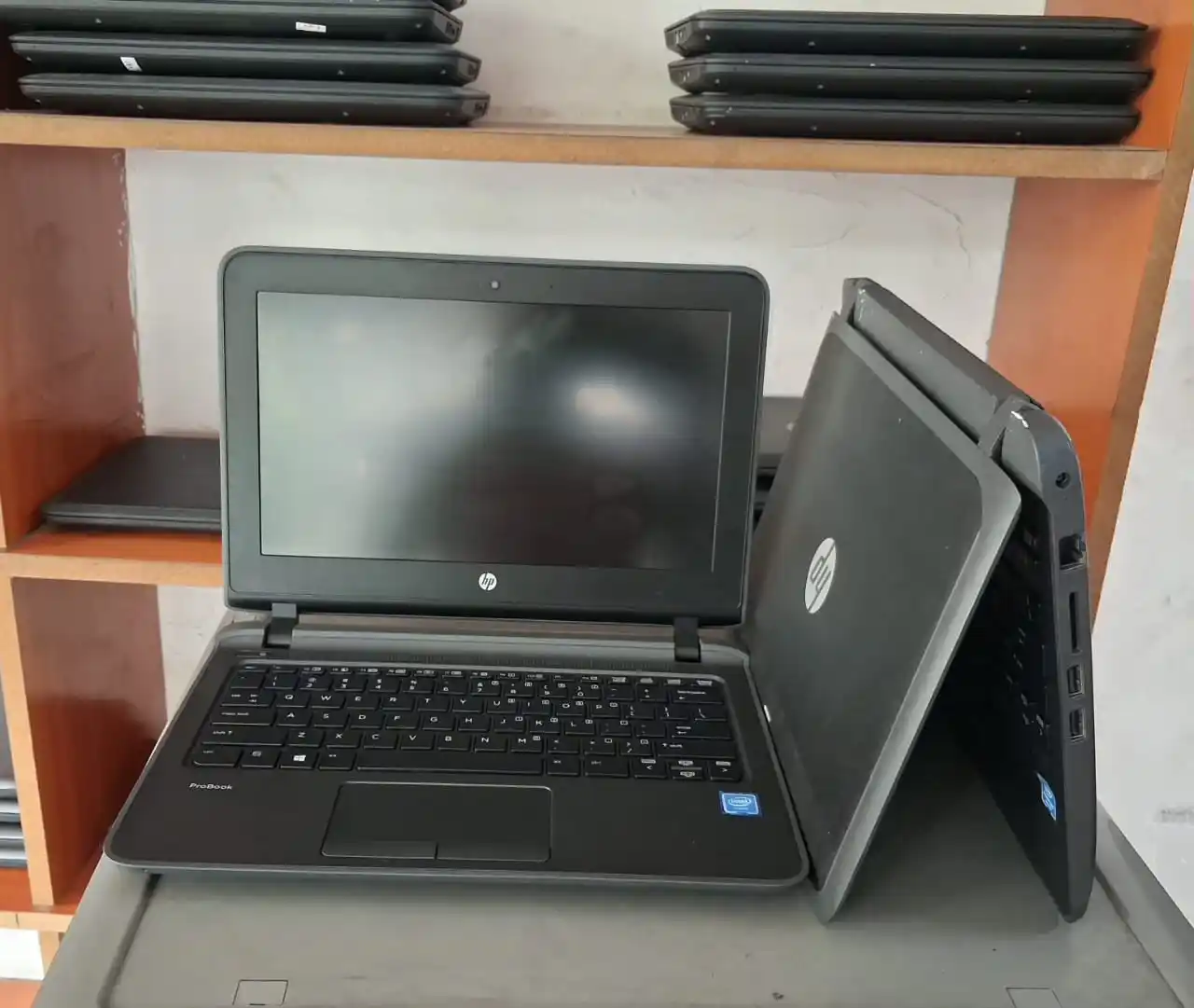 Hp 11G2 Non Touch Ram 4Gb Hdd 500Gb   12.5 Inch 3Hs Had 2Hrs With Adapter