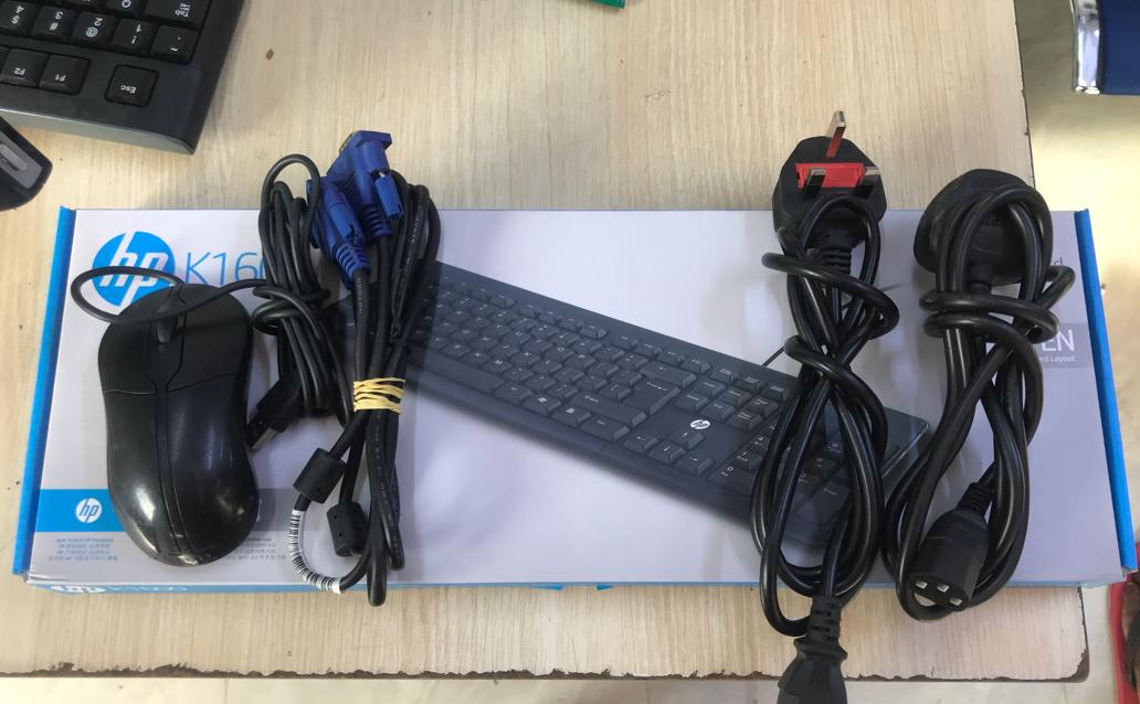 Ofa Ofa Pata Keyboard,Vga,Mouse&Power Cable 