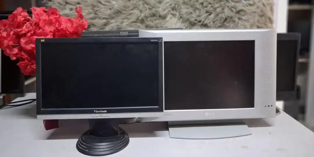 Monitor Inch 15  Mouse Na Vga  Kwa Bei Ya Offer💥💥