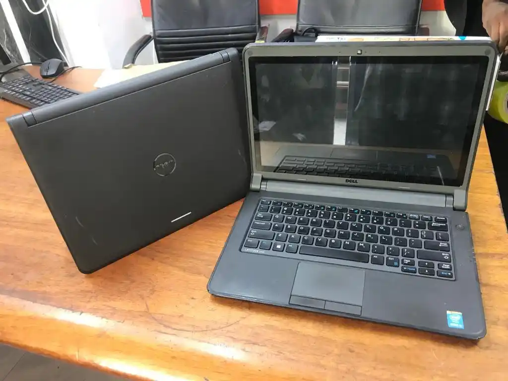 Dell Latitude 3340 Intel Core I5,Ram 4Gb,Hdd 500Gb 4Th Gen 2.40Ghz Display Inch 13.3' Screen Touch 3Hrs Charger 